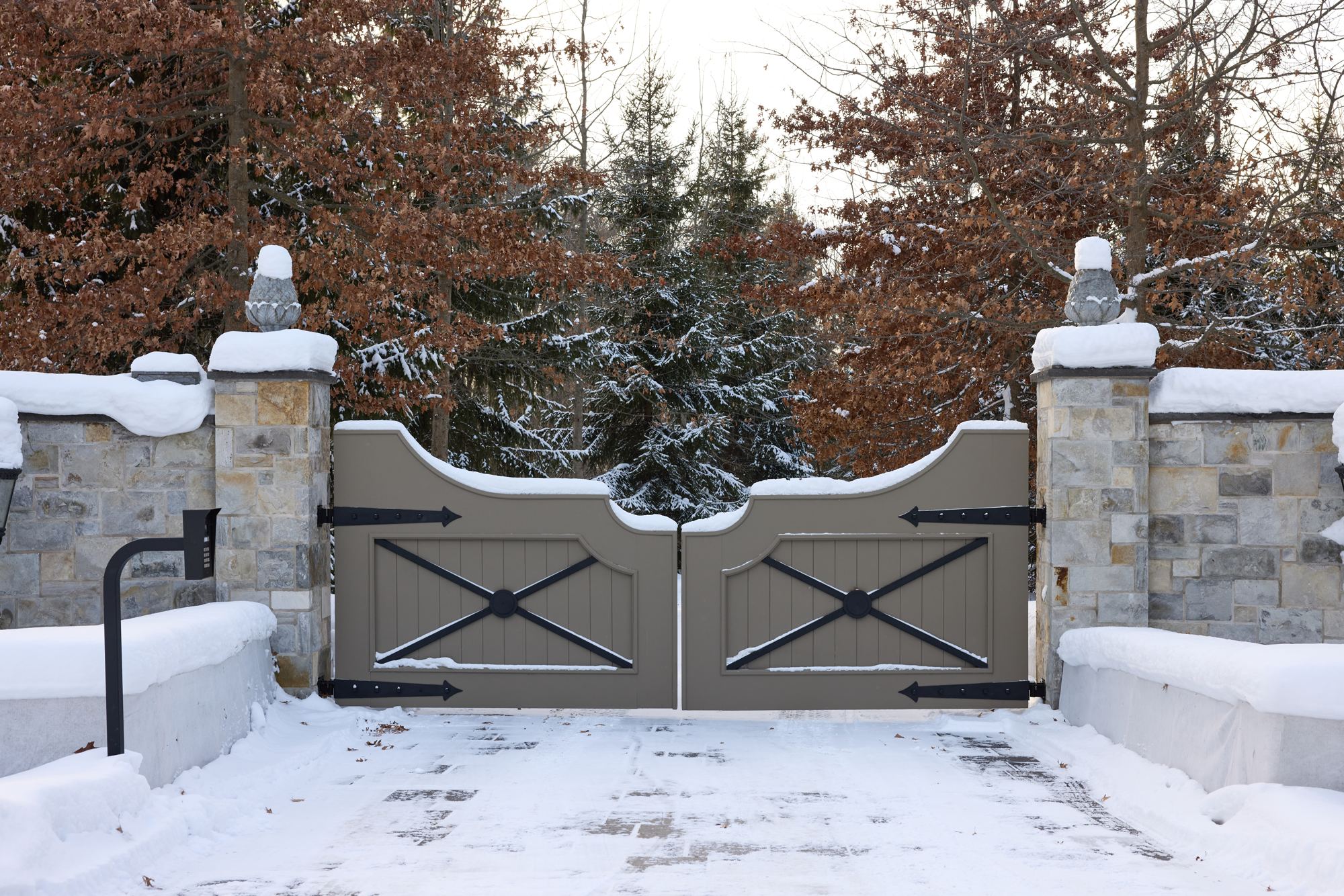 Snow-covered stone gate at the entrance of an estate in the Eastern Townships
